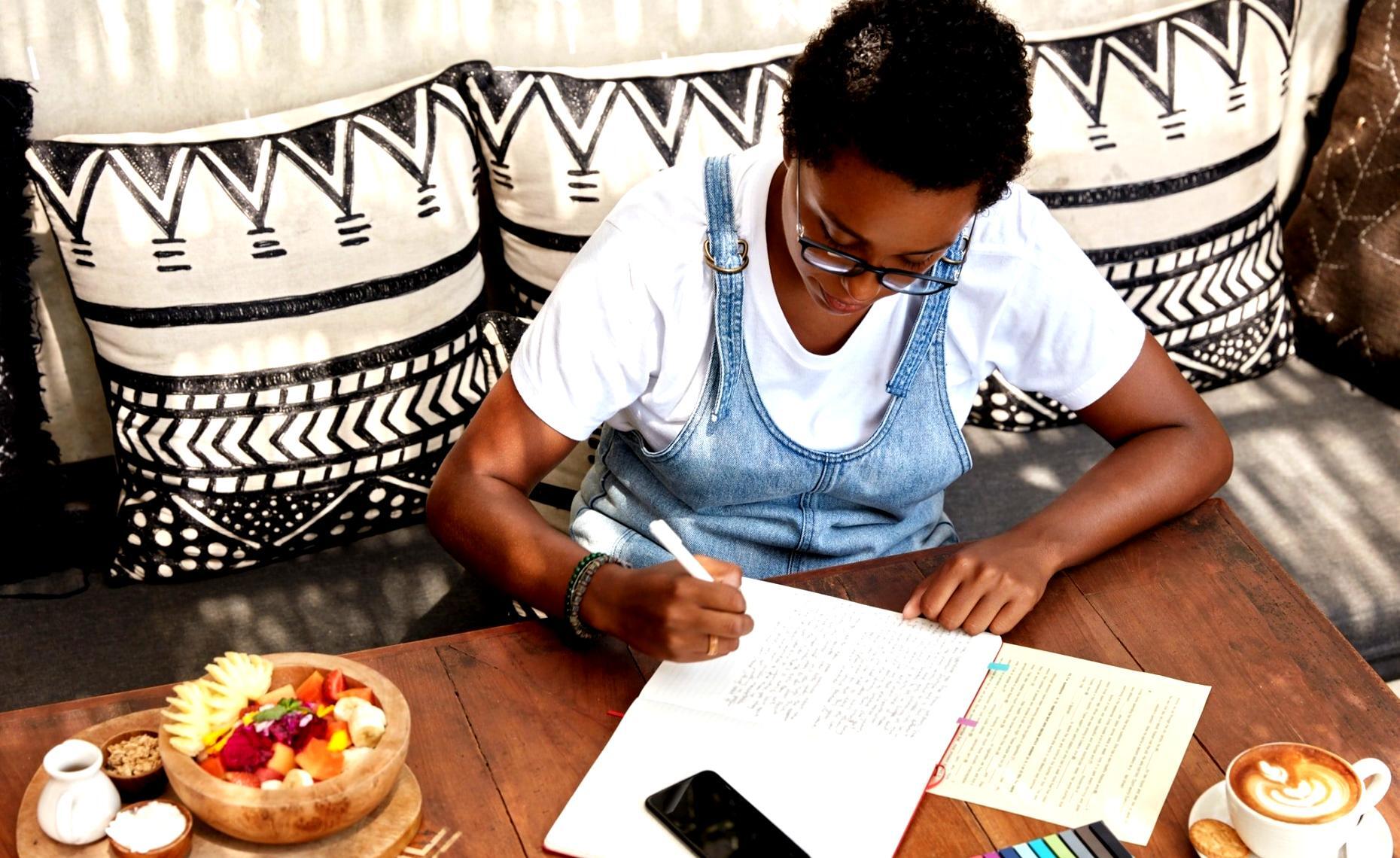 Equipo trabajando en programa de formación